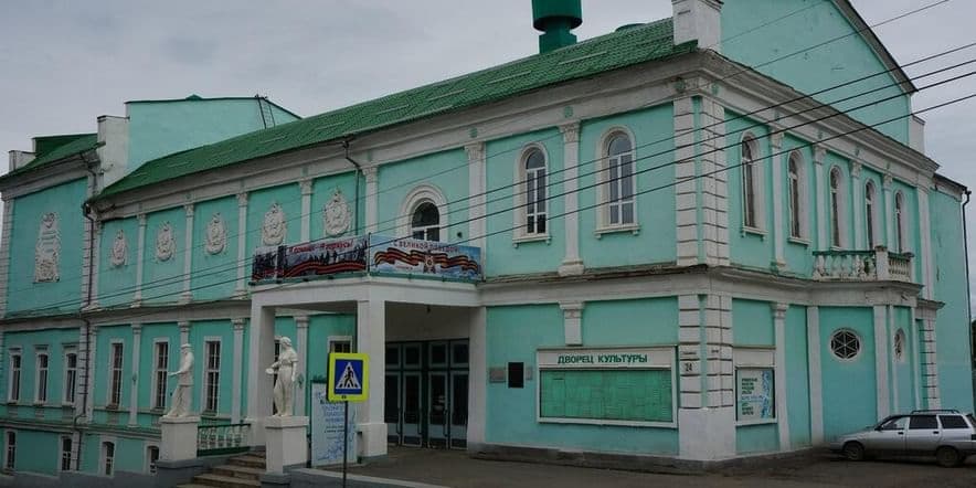 Основное изображение для учреждения Городской филармонический зал Свердловской филармонии во Дворце культуры Алапаевска